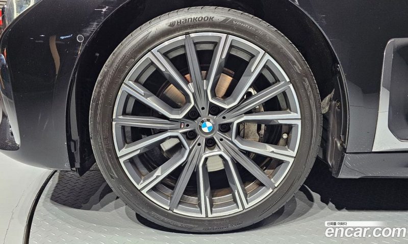 BMW 7-Series i740 M Sport