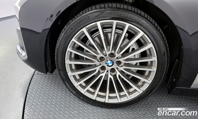 BMW 7-Series i740 Design Pure Excellence
