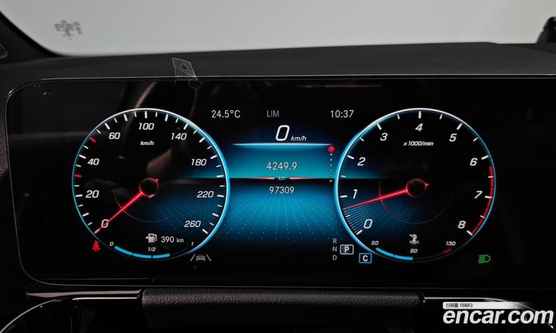 Mercedes Benz GLA-Class GLA250 4MATIC