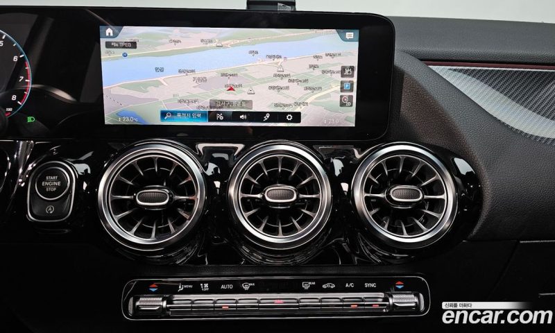 Mercedes Benz GLA-Class GLA250 4MATIC