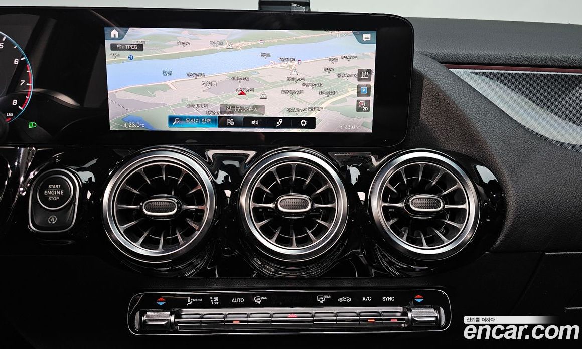 Mercedes Benz GLA-Class GLA250 4MATIC