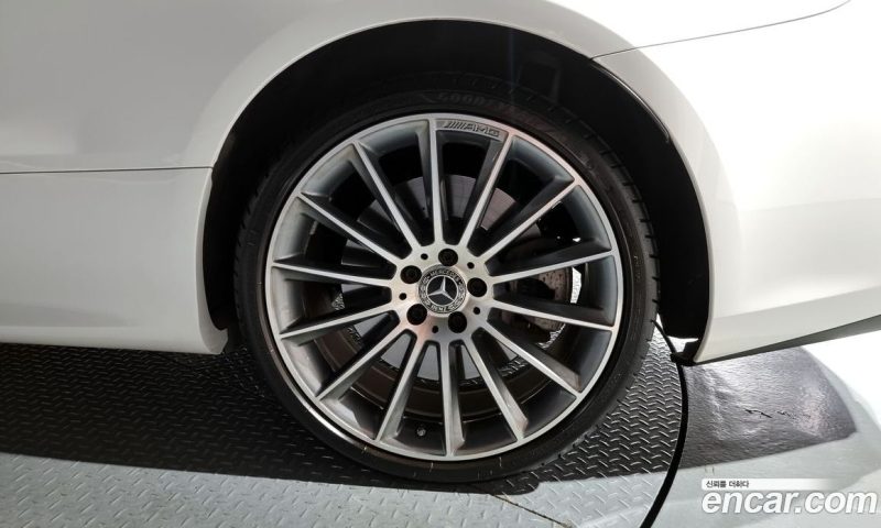 Mercedes Benz E-Class E450 4MATIC Coupe