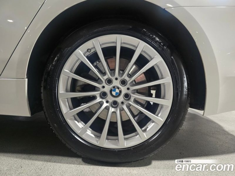 BMW 5-Series i520 Luxury