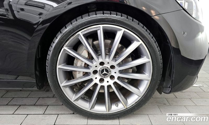Mercedes Benz E-Class E350 4MATIC AMG Line
