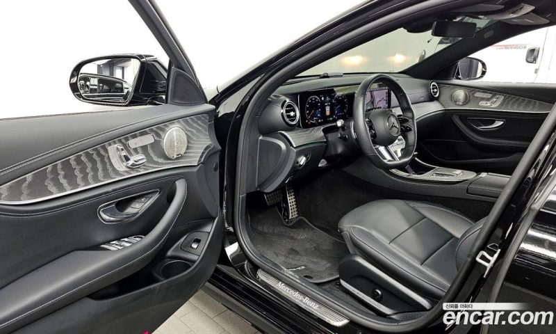 Mercedes Benz E-Class E350 4MATIC AMG Line