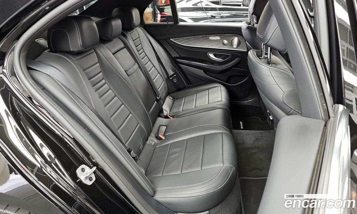 Mercedes Benz E-Class E350 4MATIC AMG Line