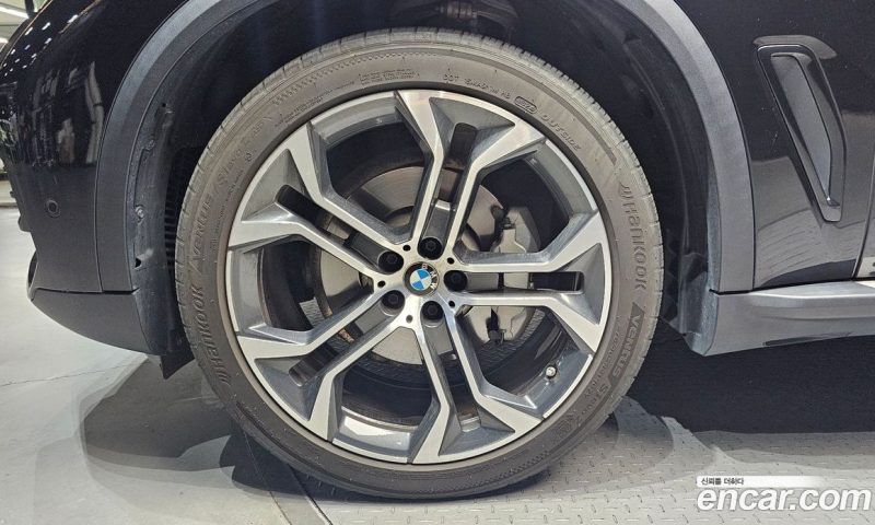 BMW X5 xDrive i40 xLine