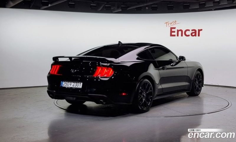 Ford Mustang Coupe