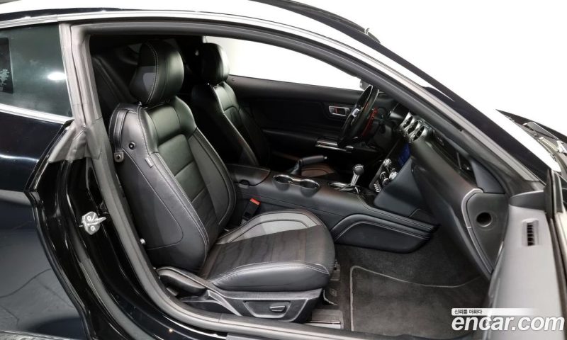 Ford Mustang Coupe