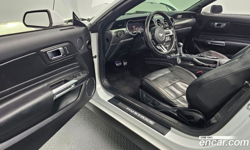 Ford Mustang Convertible