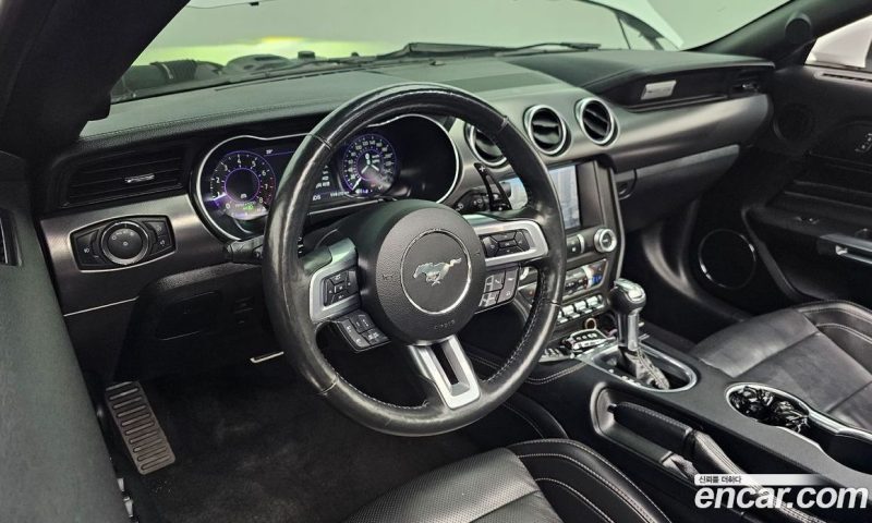 Ford Mustang Convertible
