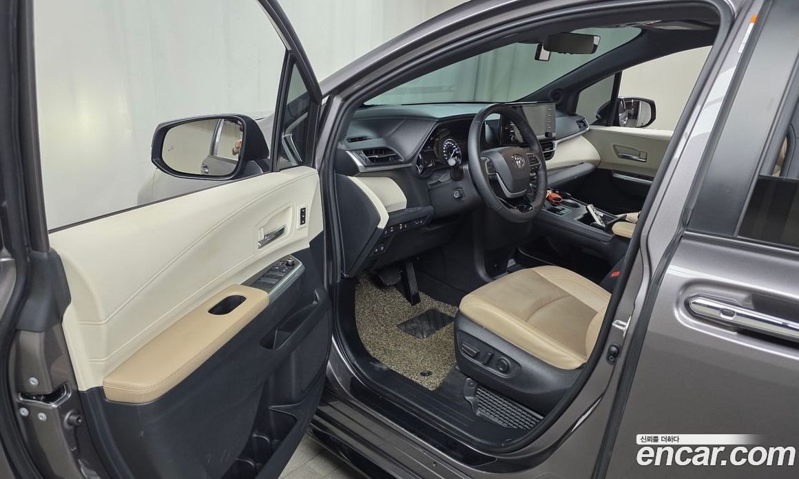 Toyota Sienna 2.5 Hybrid 2WD