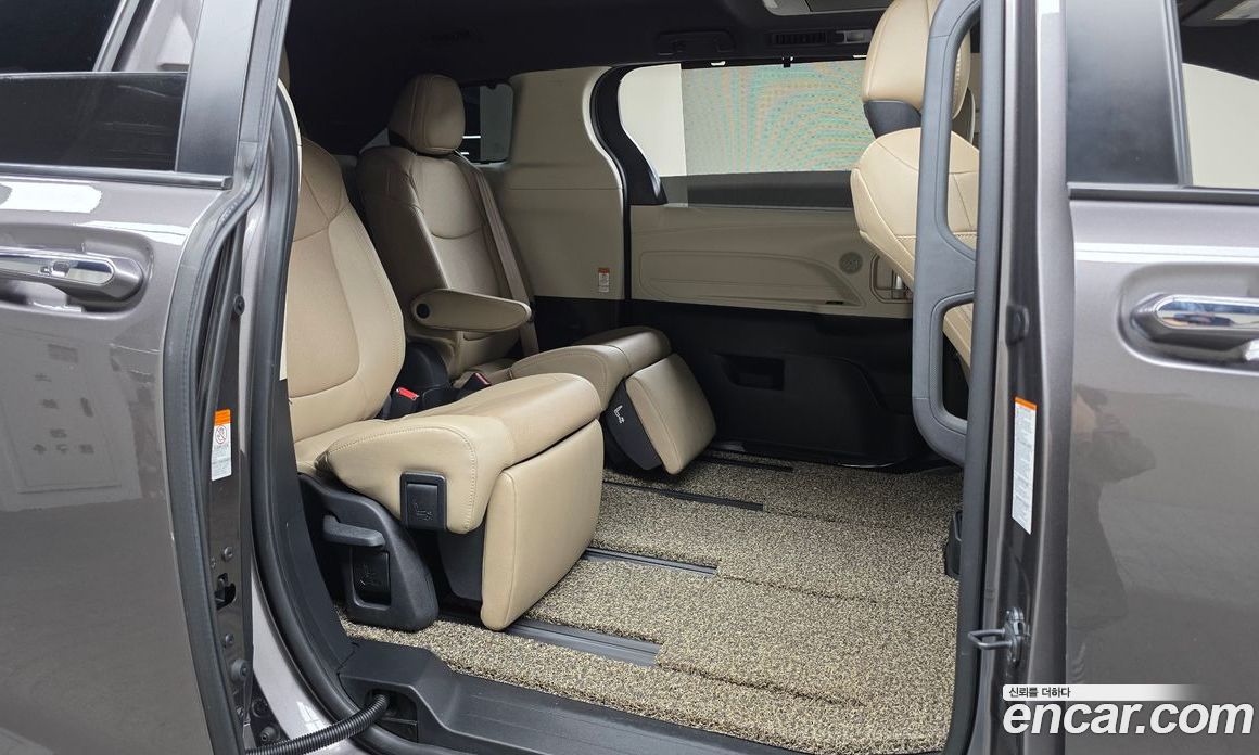 Toyota Sienna 2.5 Hybrid 2WD