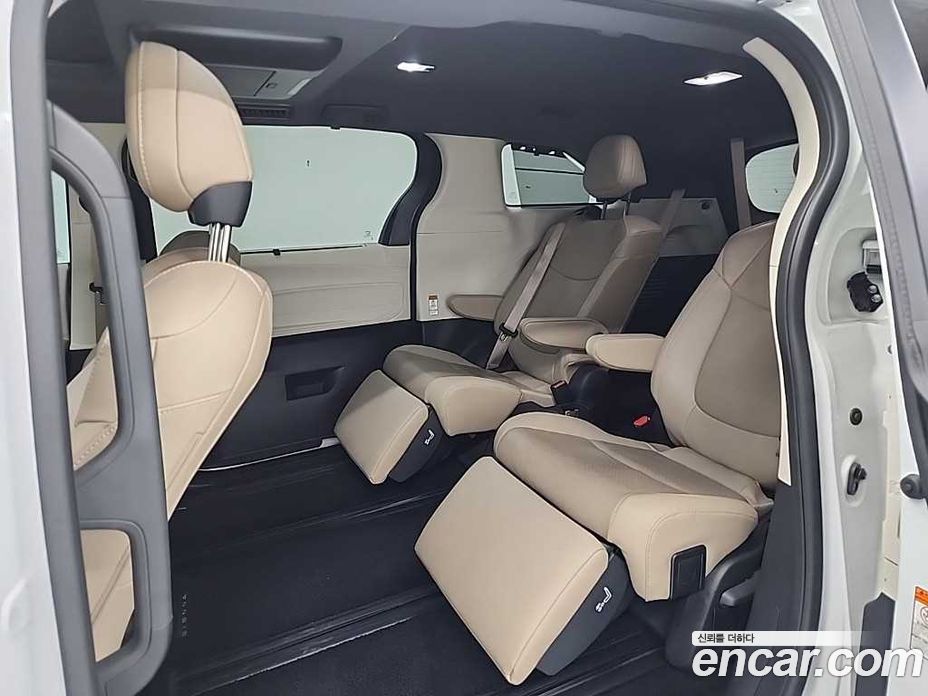 Toyota Sienna 2.5 Hybrid 2WD