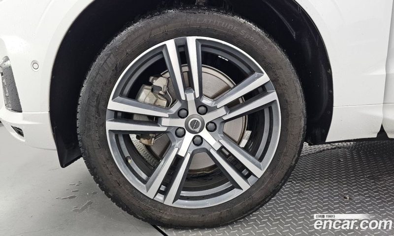 Volvo XC60 T8 R-Design