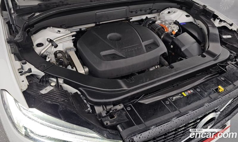 Volvo XC60 T8 R-Design