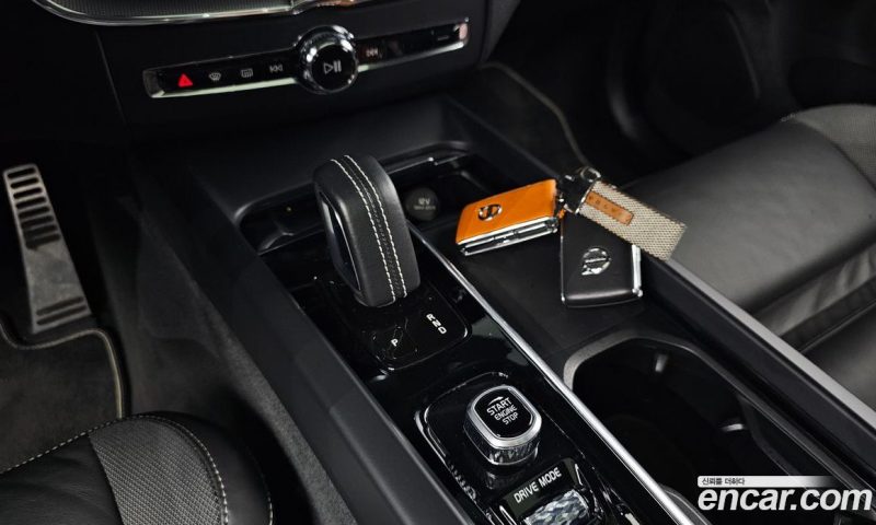 Volvo XC60 T8 R-Design