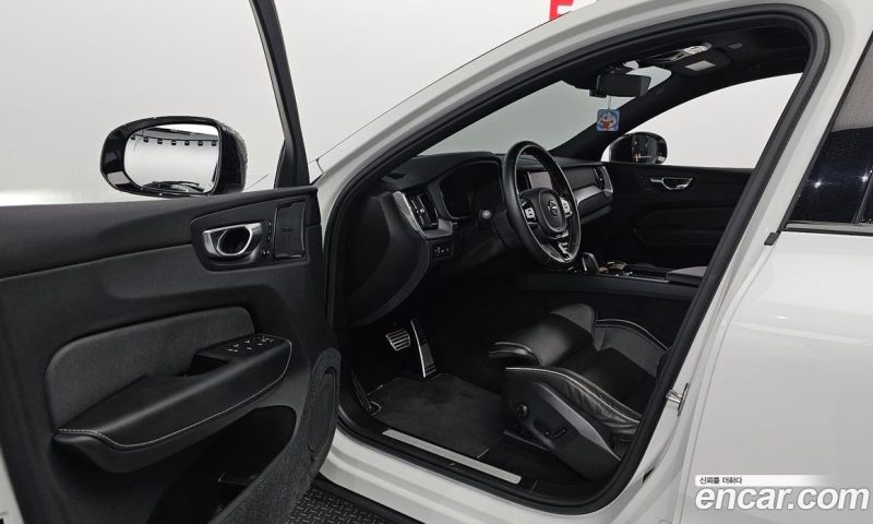 Volvo XC60 T8 R-Design