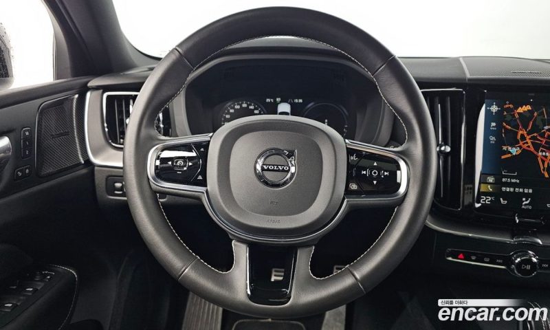 Volvo XC60 T8 R-Design
