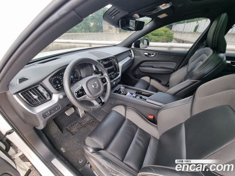 Volvo XC60 T8 R-Design