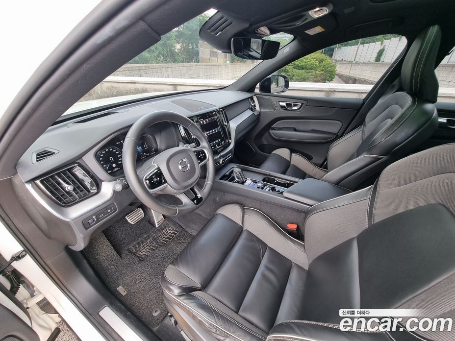 Volvo XC60 T8 R-Design