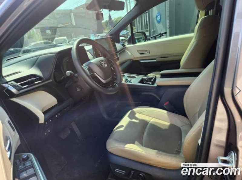 Toyota Sienna 2.5 Hybrid 2WD