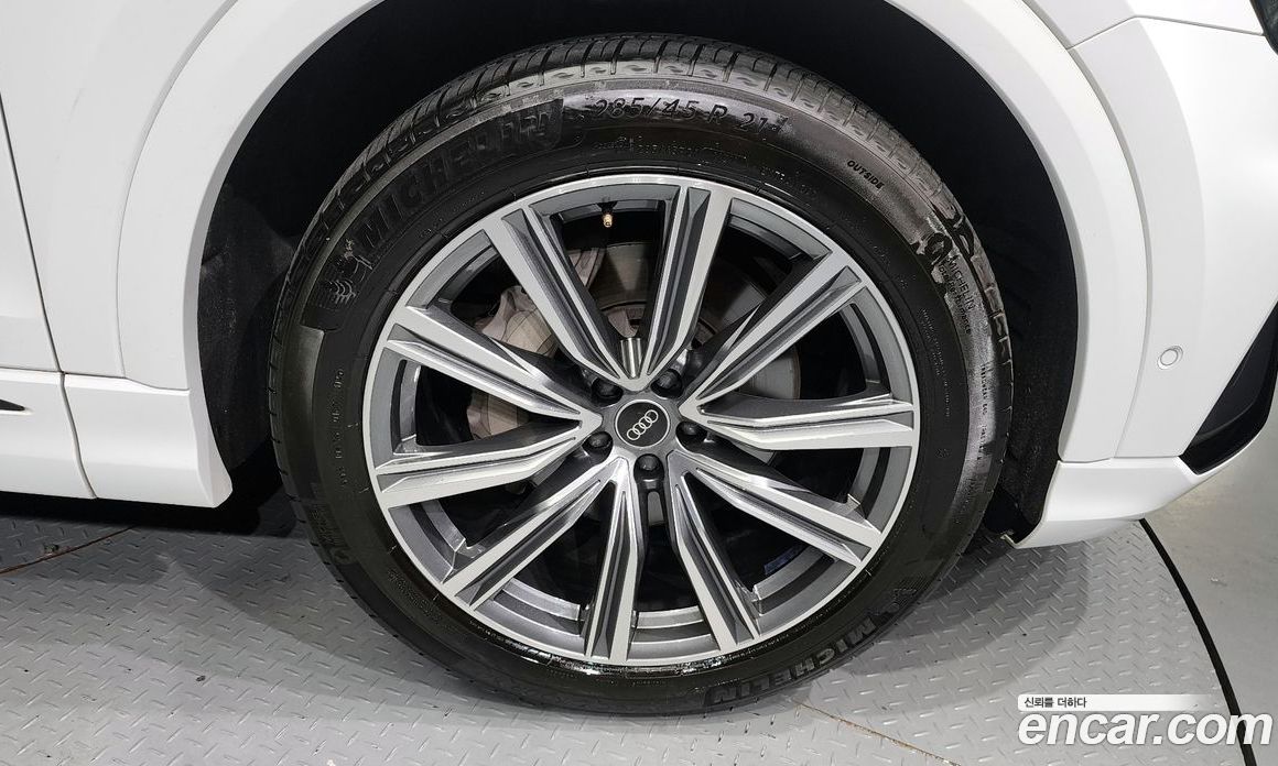 Audi Q8 55 TFSI Quattro Premium