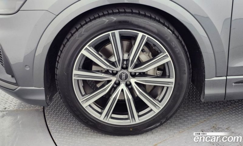 Audi Q8 55 TFSI Quattro Premium
