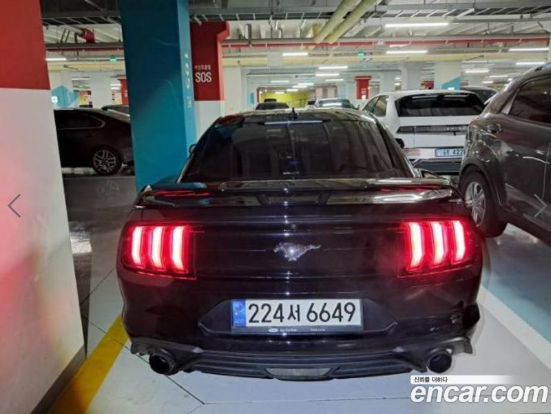 Ford Mustang Coupe