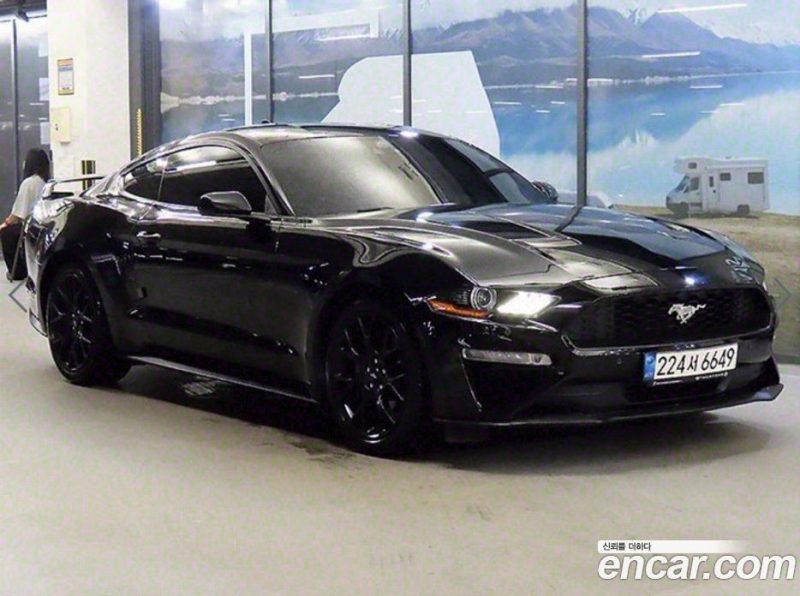 Ford Mustang Coupe