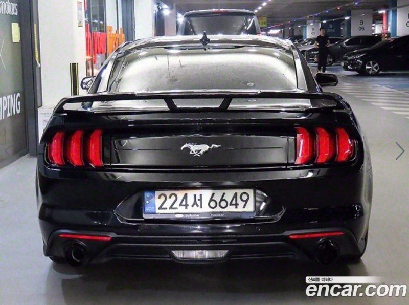 Ford Mustang Coupe