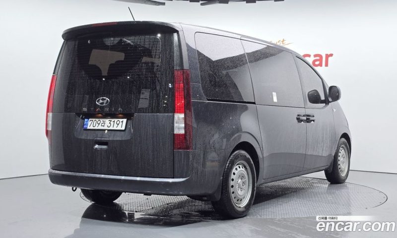 Hyundai Staria Tourer 11-Seater