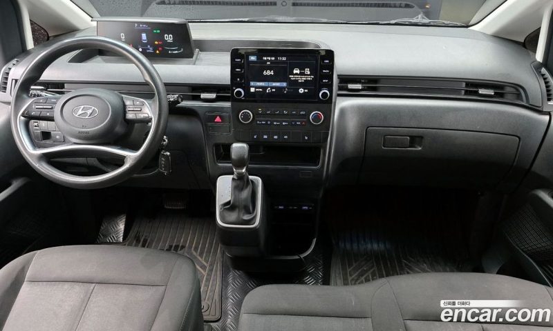Hyundai Staria Tourer 11-Seater