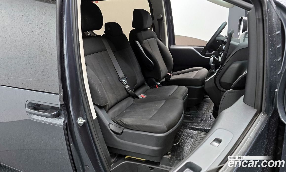 Hyundai Staria Tourer 11-Seater