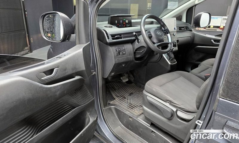 Hyundai Staria Tourer 11-Seater