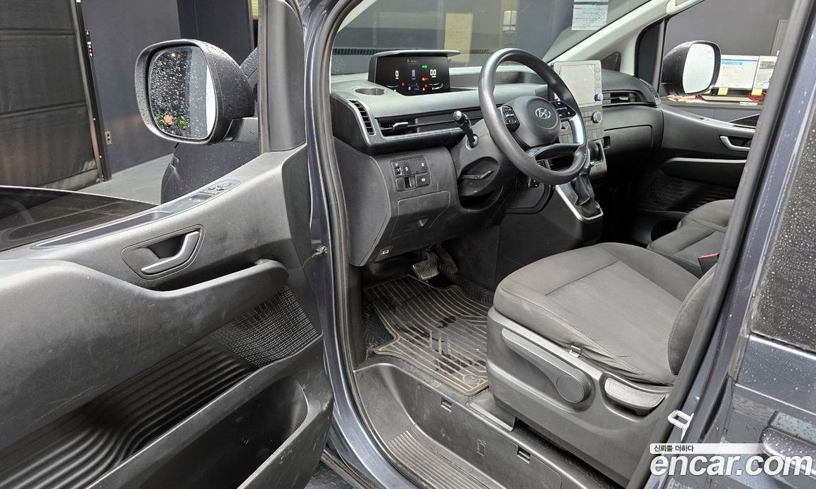 Hyundai Staria Tourer 11-Seater