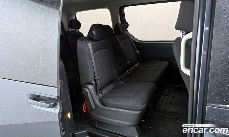 Hyundai Staria Tourer 11-Seater