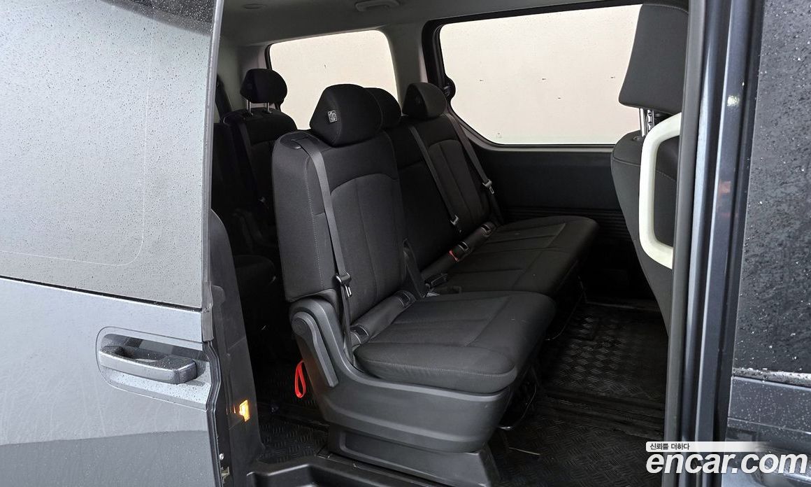 Hyundai Staria Tourer 11-Seater