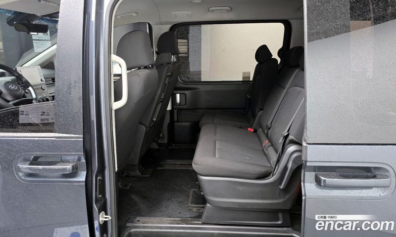 Hyundai Staria Tourer 11-Seater