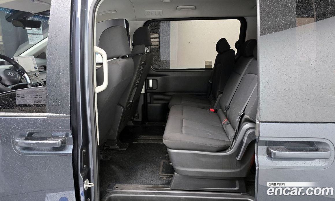 Hyundai Staria Tourer 11-Seater