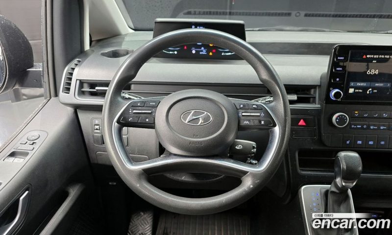Hyundai Staria Tourer 11-Seater