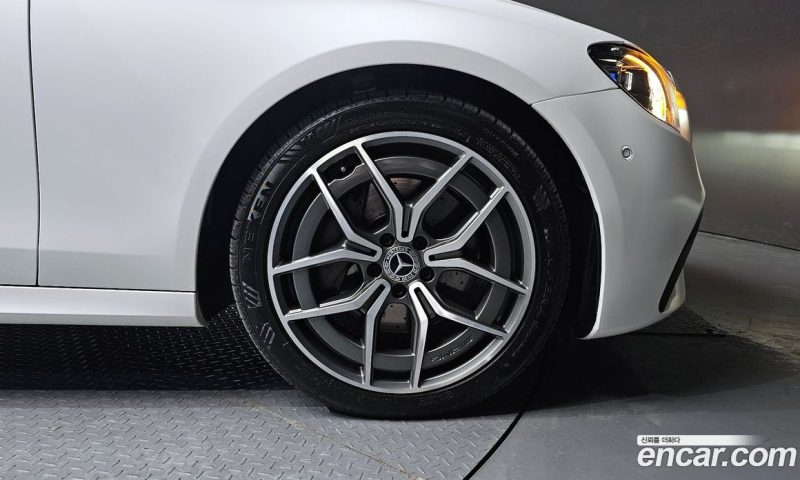 Mercedes Benz E-Class E220d 4MATIC AMG Line