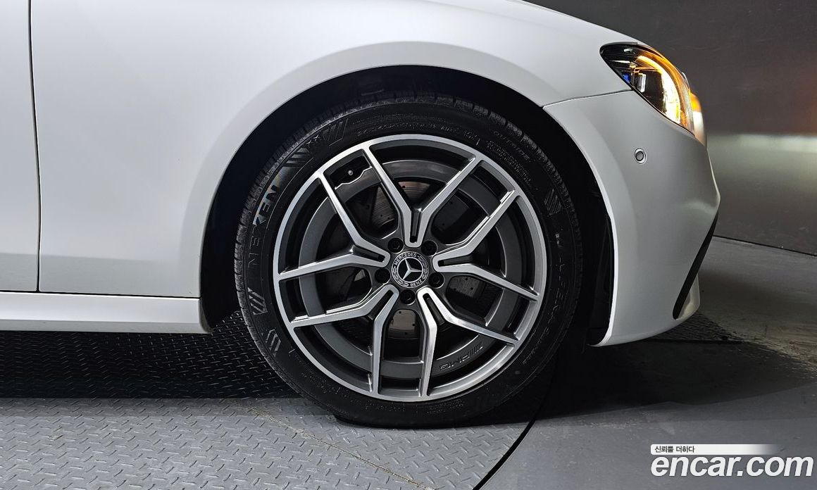 Mercedes Benz E-Class E220d 4MATIC AMG Line