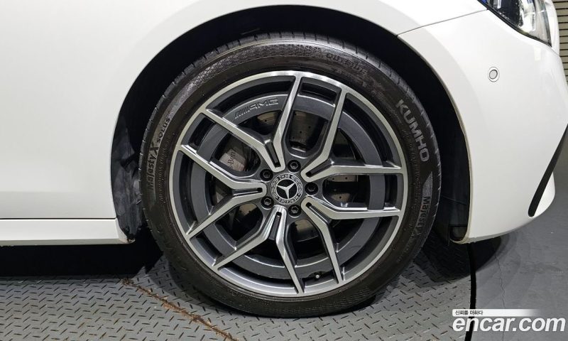 Mercedes Benz E-Class E220d 4MATIC AMG Line