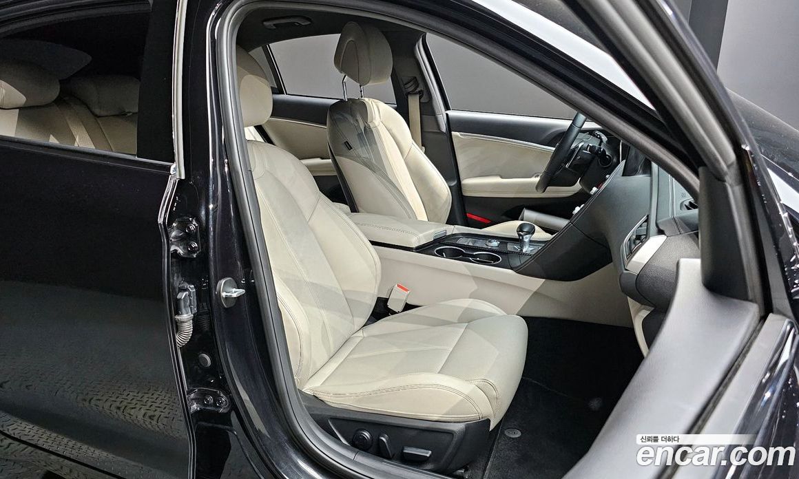 Genesis G70 Gasoline 2.0T 2WD
