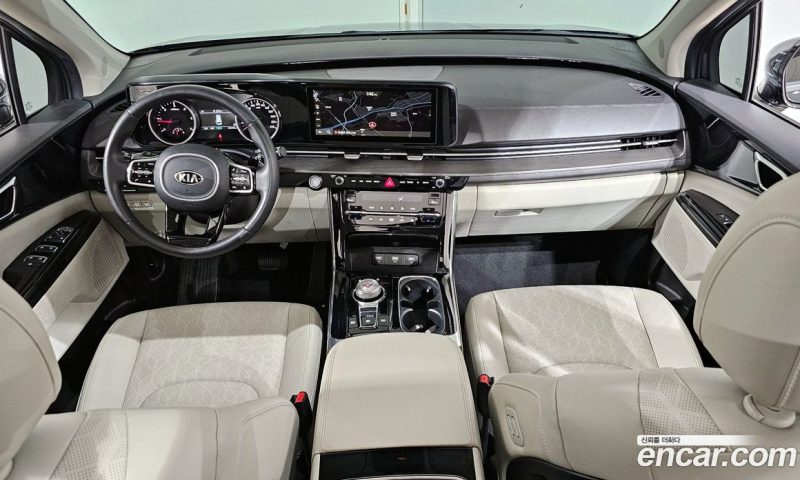 Kia Carnival 9-Seater Noblesse