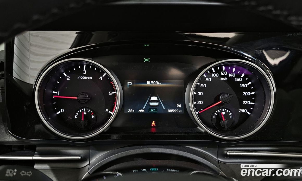 Kia Carnival 9-Seater Noblesse