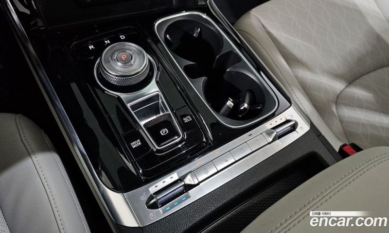 Kia Carnival 9-Seater Noblesse