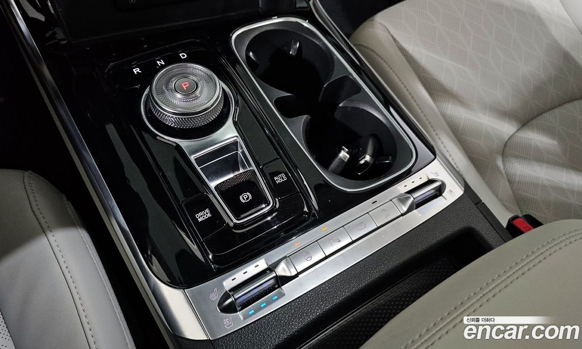 Kia Carnival 9-Seater Noblesse