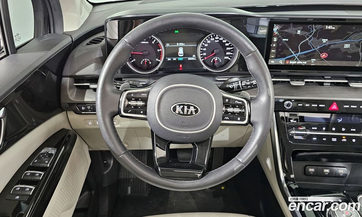 Kia Carnival 9-Seater Noblesse